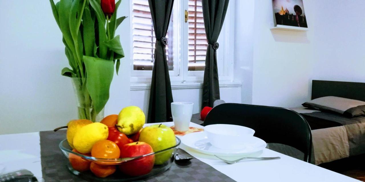 Pula Center Green Park Apartments And Rooms Extérieur photo