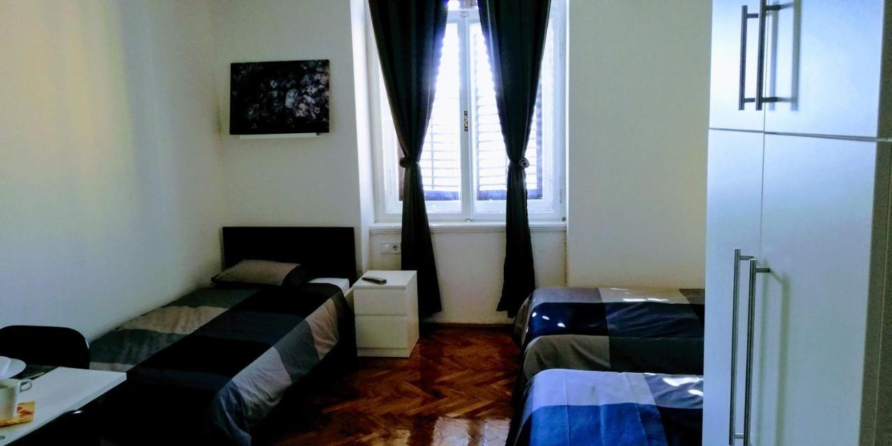 Pula Center Green Park Apartments And Rooms Extérieur photo
