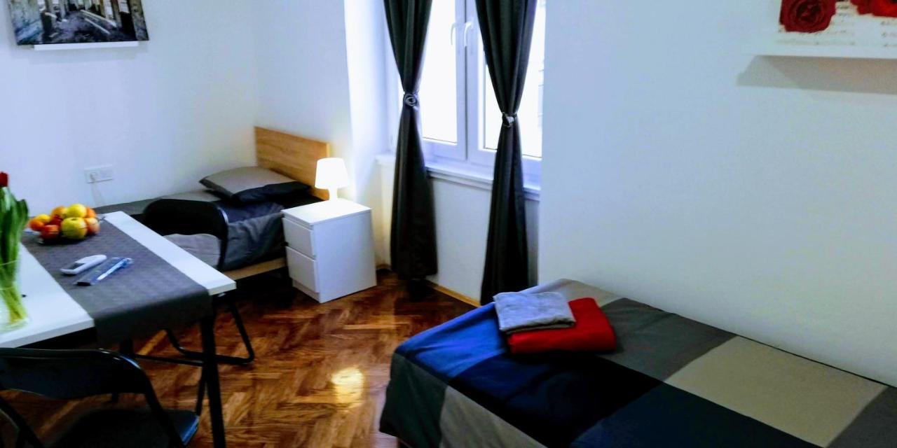 Pula Center Green Park Apartments And Rooms Extérieur photo