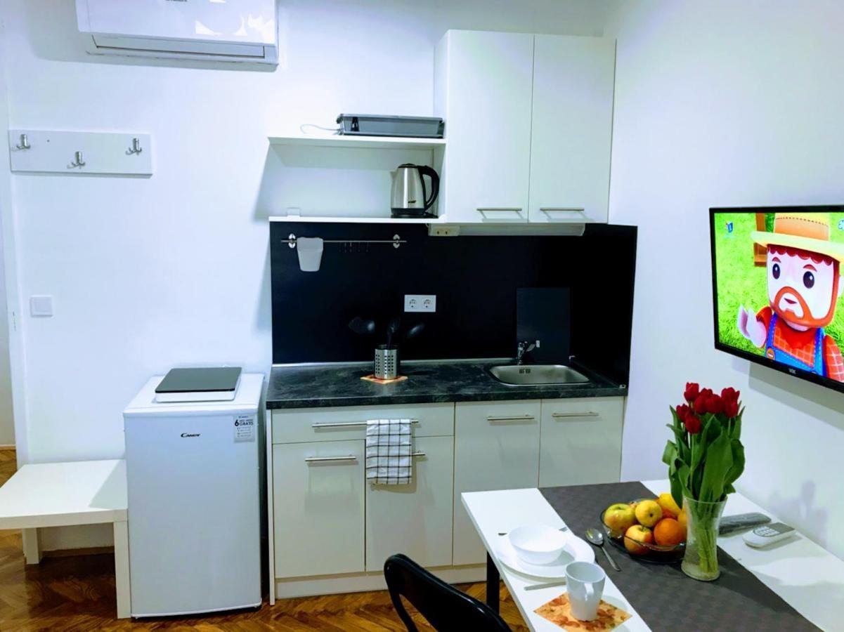 Pula Center Green Park Apartments And Rooms Extérieur photo
