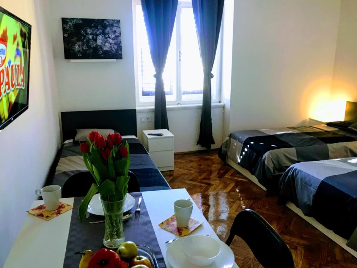 Pula Center Green Park Apartments And Rooms Extérieur photo