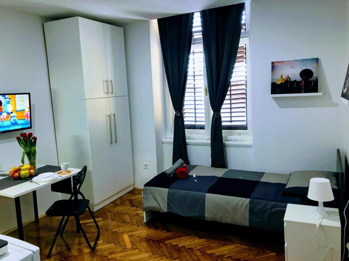 Pula Center Green Park Apartments And Rooms Extérieur photo