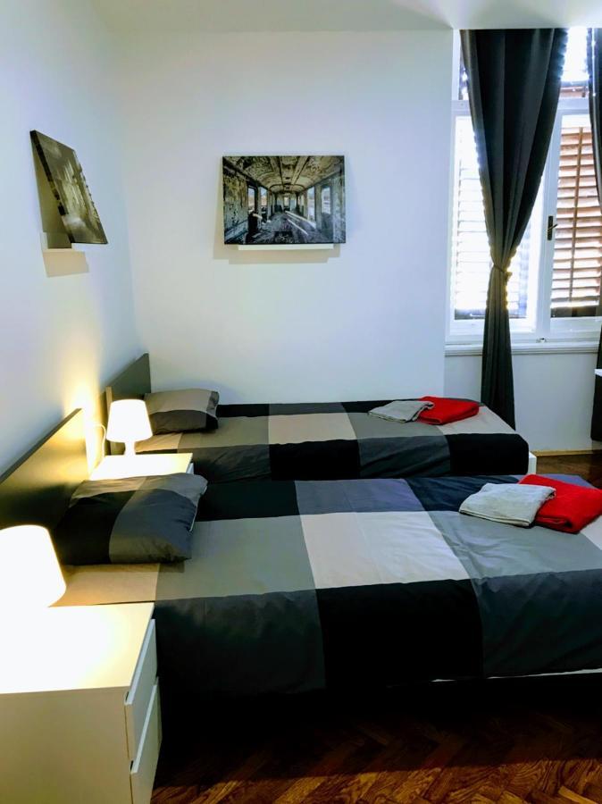 Pula Center Green Park Apartments And Rooms Extérieur photo