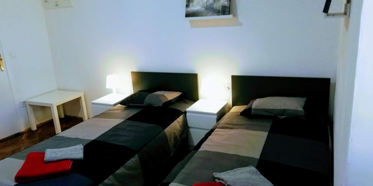 Pula Center Green Park Apartments And Rooms Extérieur photo