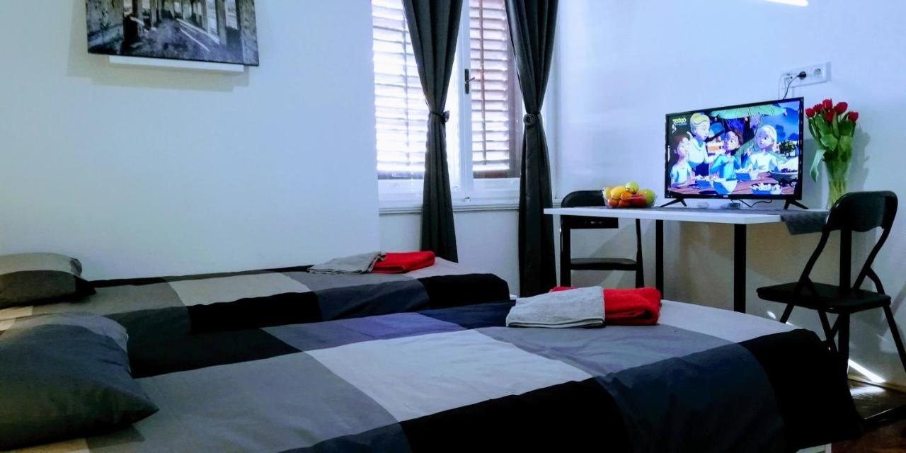 Pula Center Green Park Apartments And Rooms Extérieur photo