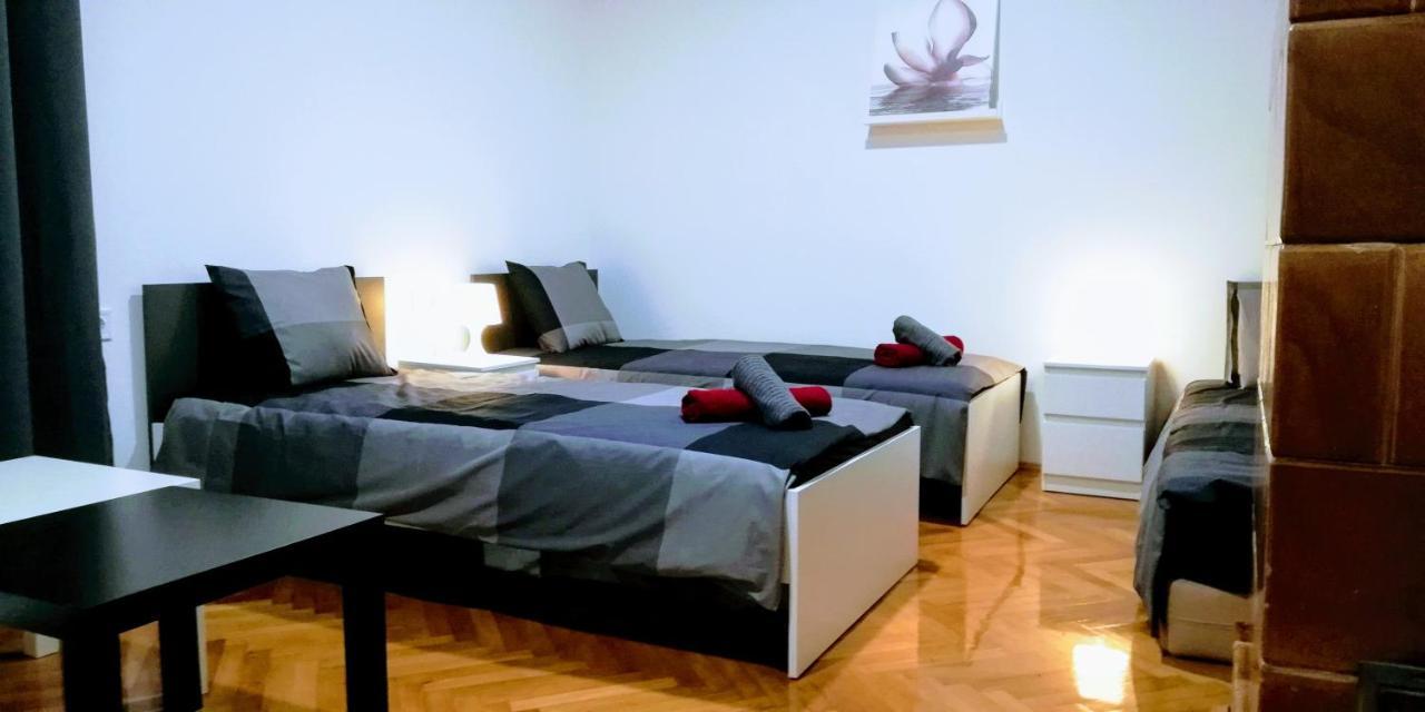 Pula Center Green Park Apartments And Rooms Extérieur photo