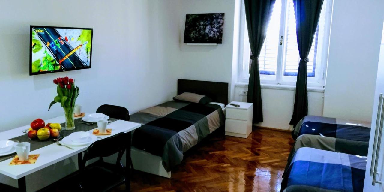 Pula Center Green Park Apartments And Rooms Extérieur photo