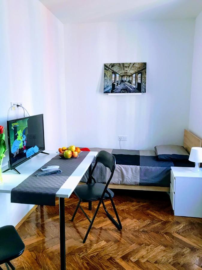 Pula Center Green Park Apartments And Rooms Extérieur photo