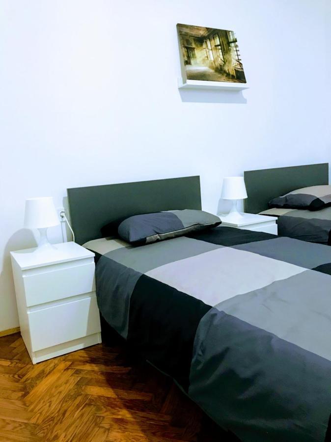 Pula Center Green Park Apartments And Rooms Extérieur photo