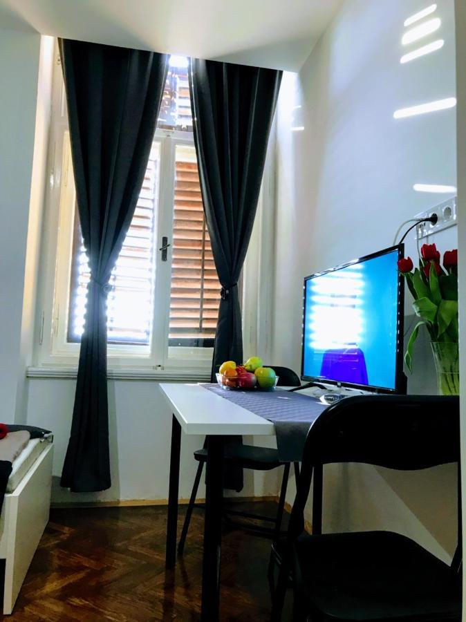 Pula Center Green Park Apartments And Rooms Extérieur photo