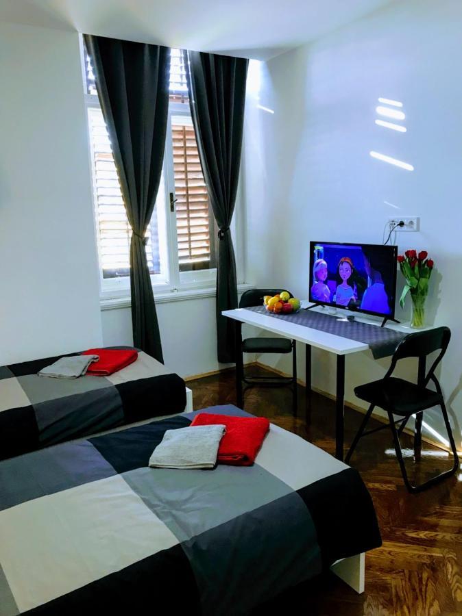 Pula Center Green Park Apartments And Rooms Extérieur photo