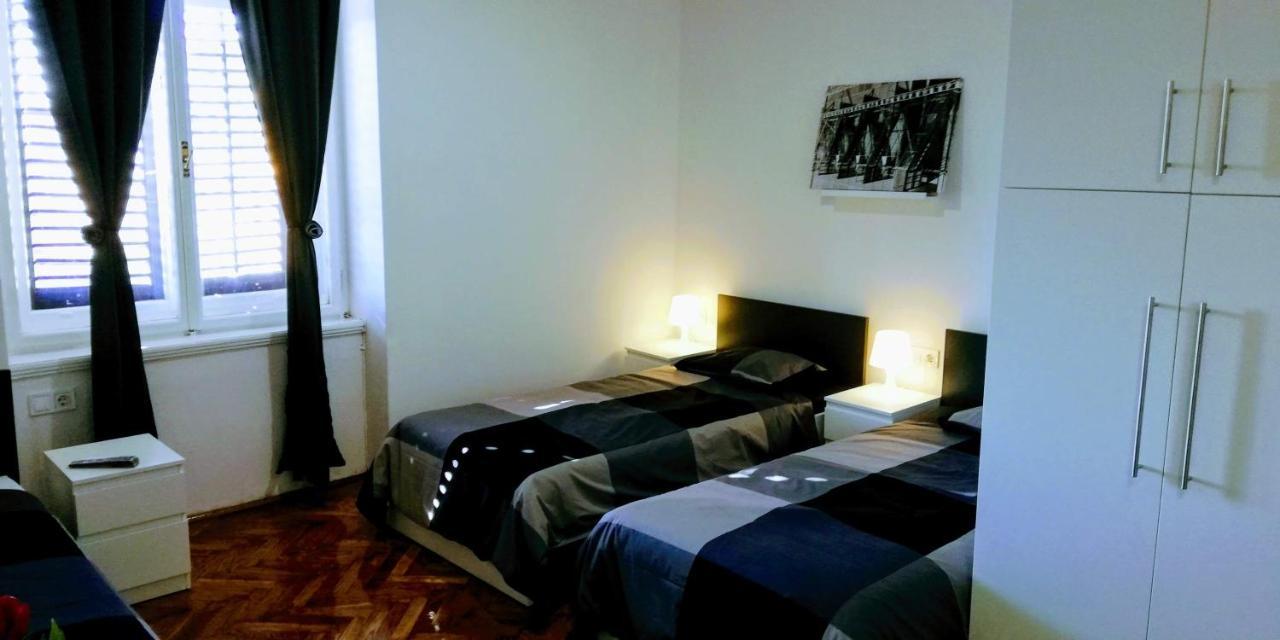 Pula Center Green Park Apartments And Rooms Extérieur photo