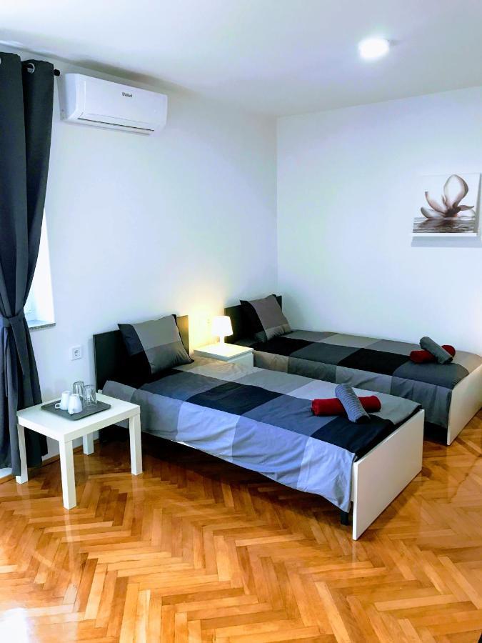 Pula Center Green Park Apartments And Rooms Extérieur photo