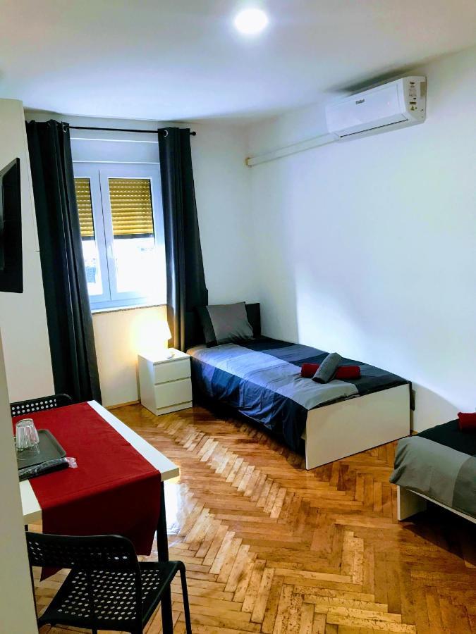 Pula Center Green Park Apartments And Rooms Extérieur photo