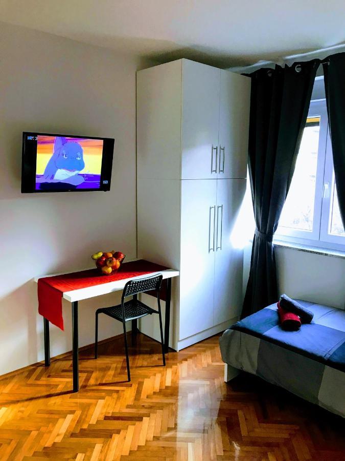 Pula Center Green Park Apartments And Rooms Extérieur photo
