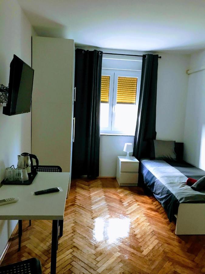 Pula Center Green Park Apartments And Rooms Extérieur photo